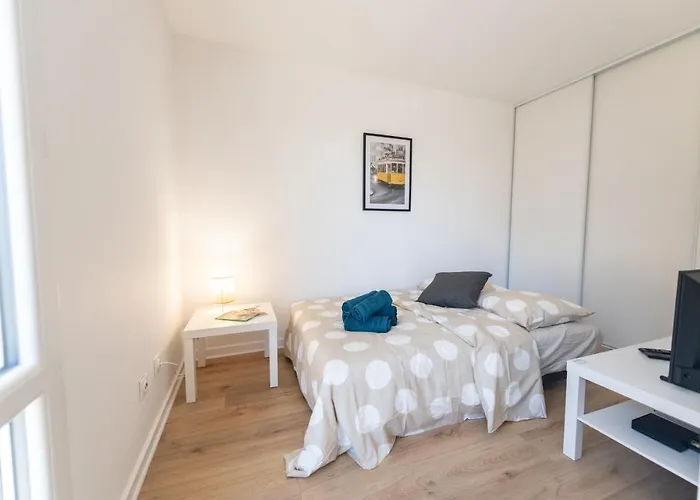 Le Dauphin - Place Parking Privee Gratuit - Wifi Et Tv